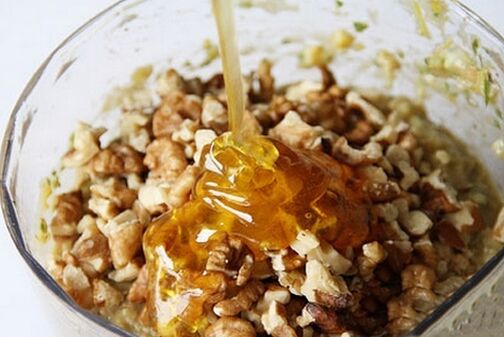 Walnuts with honey help to quickly normalize an erection